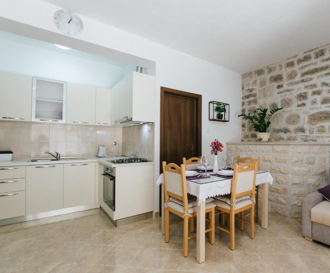 Apartment Dajana Near The Beach Kaštela Εξωτερικό φωτογραφία