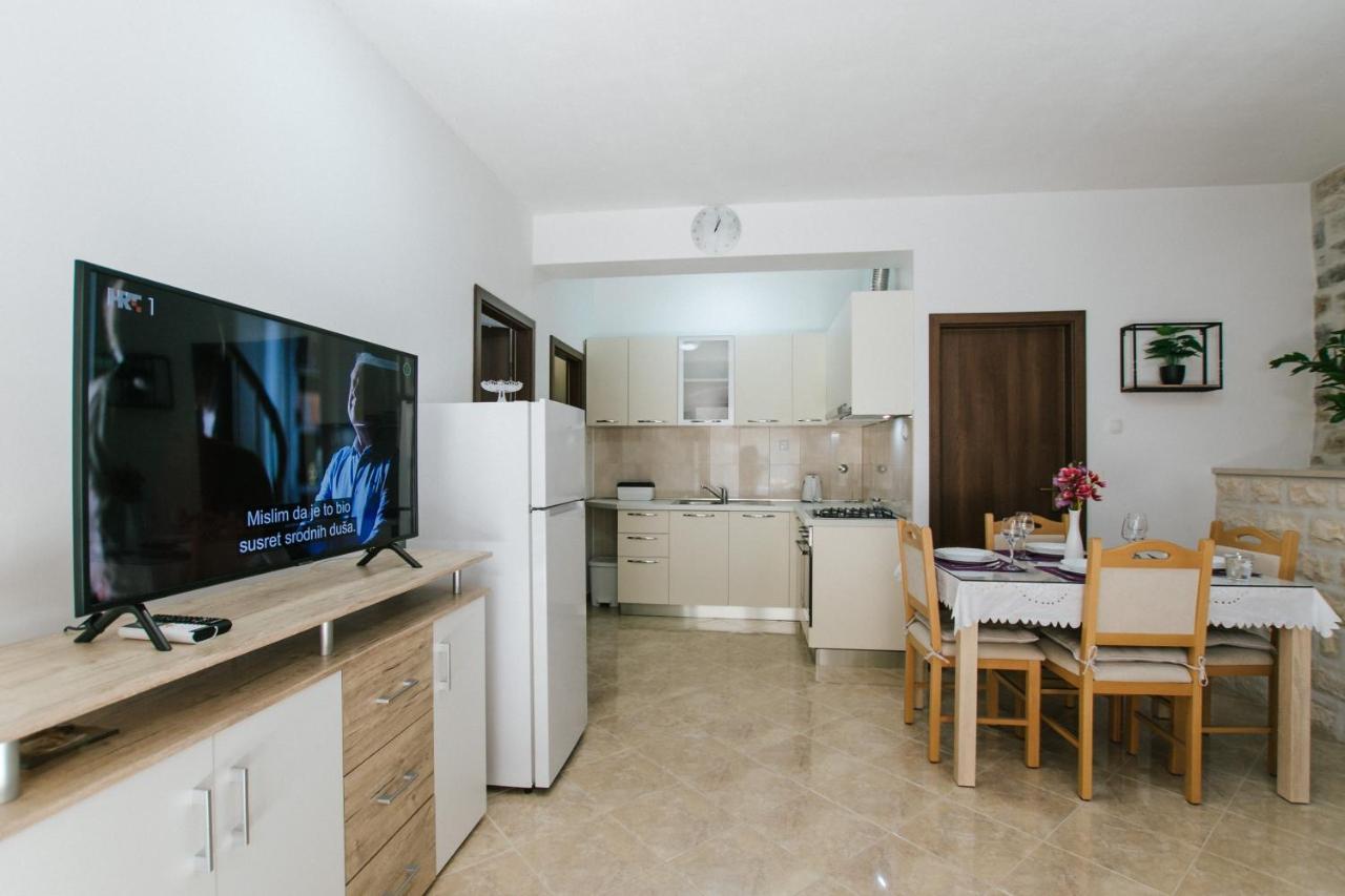 Apartment Dajana Near The Beach Kaštela Εξωτερικό φωτογραφία